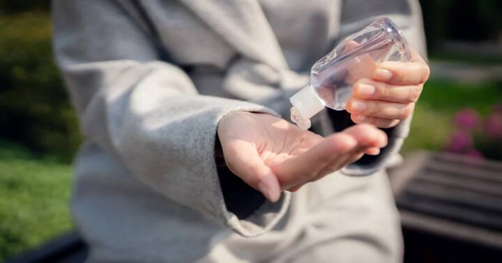 ਕੋਰੋਨਾ ਤੋਂ ਬਚਾਅ ਲਈ ਮਾਸਕ ਦੀ ਵਰਤੋਂ ਕਰਨਾ ਯਕੀਨੀ ਬਣਾਓ ਅਤੇ ਭੀੜ 'ਚ ਜਾਣ ਤੋਂ ਬਚੋ। ਸੋਸ਼ਲ ਡਿਸਟੈਂਸਿੰਗ ਰੱਖੋ।