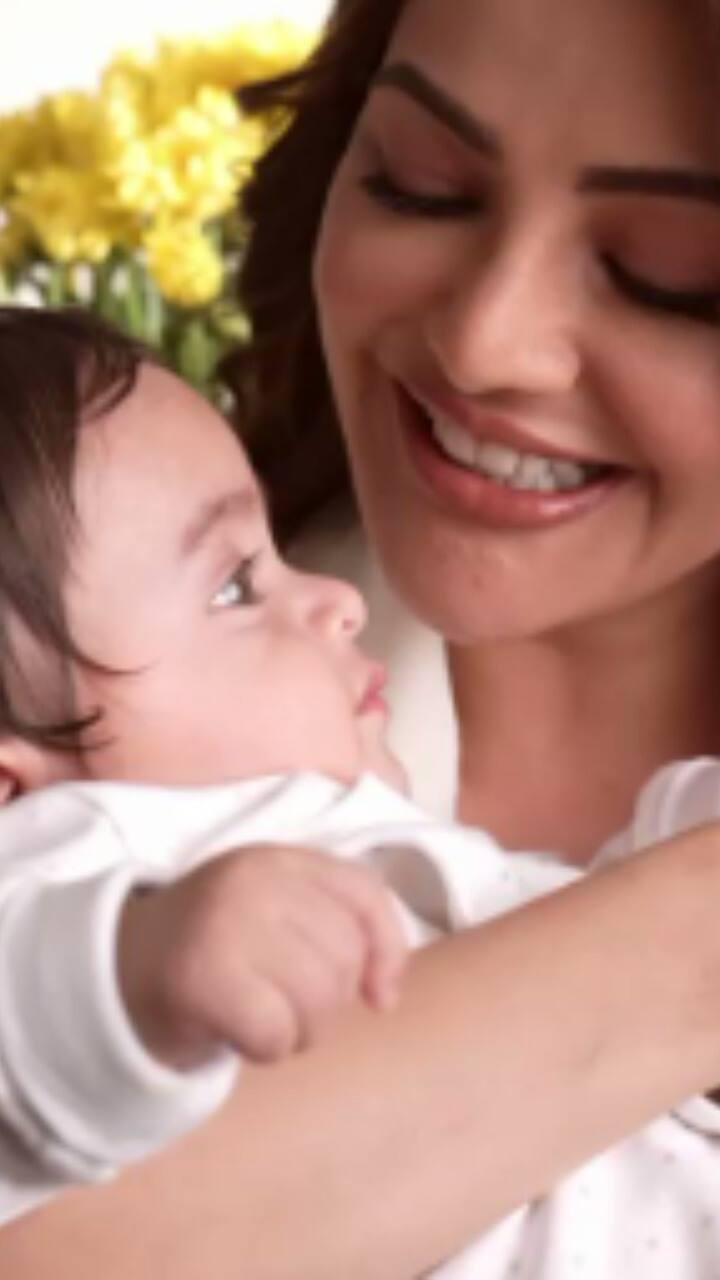 காஜல் அகர்வால் - கவுதம் தம்பதிக்கு ஏப்ரல் மாதம் ஆண் குழந்தை பிறந்தது.குழந்தைக்கு ' நீல்'என பெயரிட்டுள்ளனர்