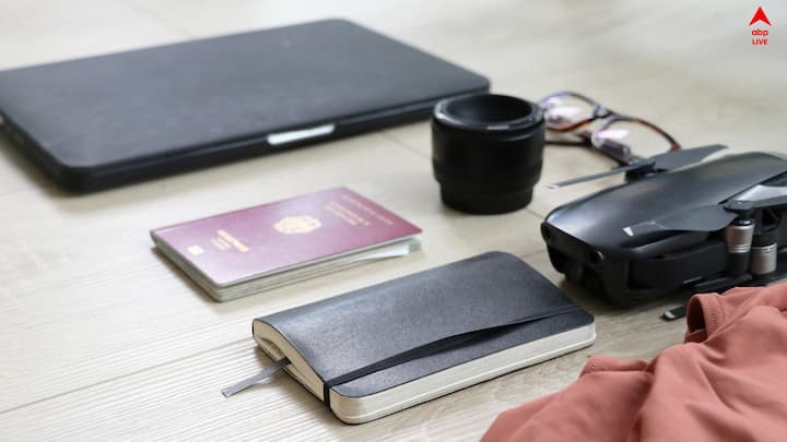 তবে ঘুরতে যাওয়ার আগে, যেই জায়গায় যাচ্ছেন, সেই জায়গা সম্বন্ধেও খেয়াল রাখবেন। কারণ সেই জায়গায় কোভিড পরিস্থিতি কেমন, সেটা নজরে রাখতে হবে।