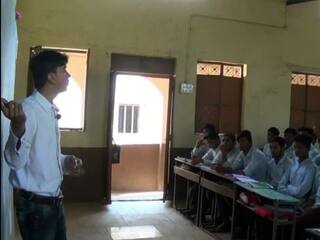 मुलाला लिहिता-वाचता येत नाही, मग तो बारावीत पोहोचलाच कसा? शिक्षकांनी मुलाचं आयुष्य उद्ध्वस्त केलं; बुलढाण्यातील पालकाची शिक्षणमंत्र्यांकडे तक्रार