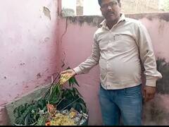 कच्चा और कीड़ा वाला चावल खिलाने को लेकर बच्चों के अभिभावकों ने किया हंगामा, पेट में दर्द की कर रहे थे शिकायत