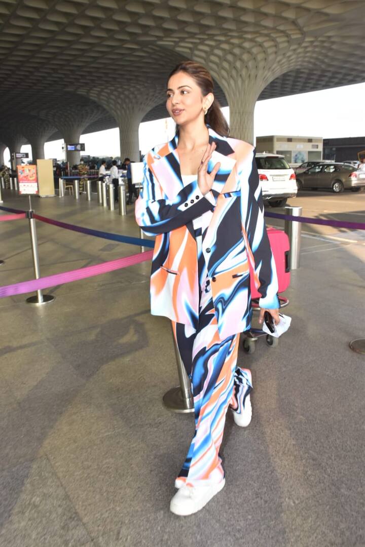 एक्ट्रेस सोशल मीडिया पर एक्टिव रहती हैं और अपनी पर्सनल लाइफ से लेकर प्रोफेशनल लाइफ की बातें शेयर करती रहती हैं.