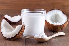 Coconut Milk Benefits : தேங்காய் பாலில் உள்ள நன்மைகள் !