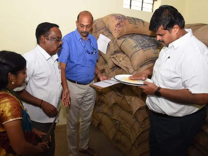 கரூரில் நியாய விலை கடைகளை ஆய்வு செய்த மாவட்ட ஆட்சியர்