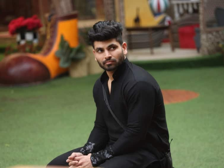 Bigg Boss 16: Shiv Thackrey Gets Teary-Eyed After Reading Heartfelt Letter From His Mother Bigg Boss 16: Shiv Thackrey Gets Teary-Eyed After Reading Heartfelt Letter From His Mother