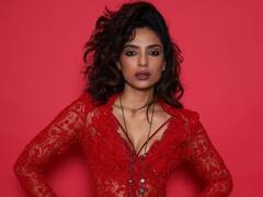 ఎర్ర డ్రస్సులో అదరగొడుతున్న శోభిత - ఎలా ఉందో చూశారా?