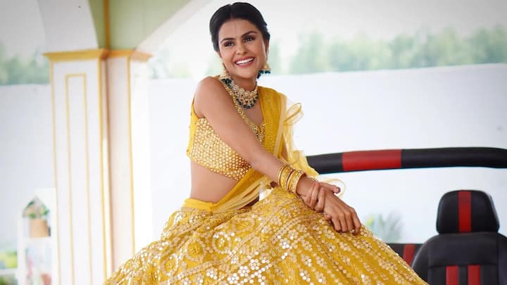 प्रियंका चाहर चौधरी – टीवी शो ‘उड़ारियां’ फेमस एक्ट्रेस प्रियंका चाहर चौधरी शो में काफी सुर्खियां बटोर रही हैं. प्रियंका को हर हफ्ते करीब 5-7 लाख रुपये की फीस दी जाती है.