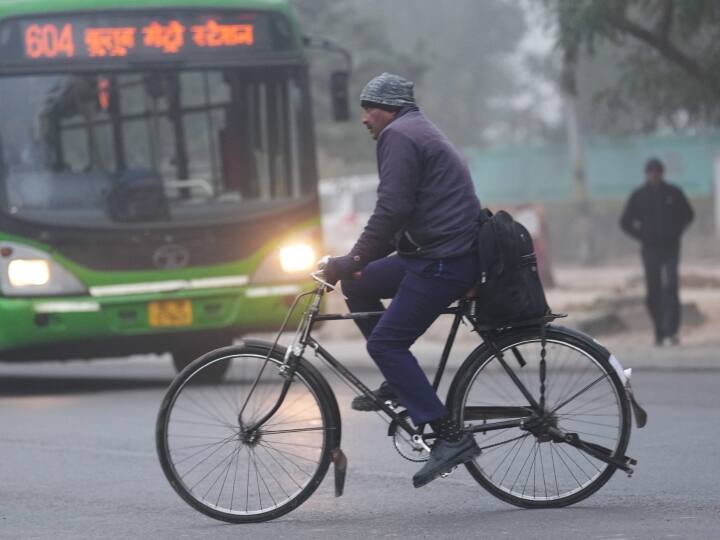 Delhi Weather Update: दिल्ली में घने कोहरे और शीतलहर का अलर्ट, जानिए-आज कैसा रहेगा मौसम Delhi Weather Update Meteorological Department issued cold wave fog alert visibility increased temperature Delhi Weather Update: दिल्ली में घने कोहरे और शीतलहर का अलर्ट, जानिए-आज कैसा रहेगा मौसम