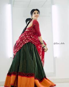 Varsha: వాలు జడతో వయ్యారాలు పోతున్న జబర్దస్త్ వర్ష