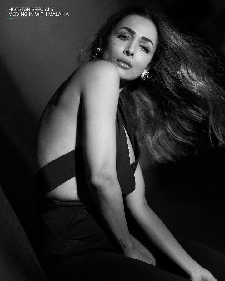 या वेळी मलायका काळ्या रंगाच्या शॉर्ट ड्रेसमध्ये दिसत आहे. (फोटो सौजन्य :malaikaaroraofficial/इंस्टाग्राम )