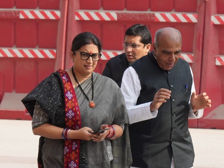 क्या सहमति से बने रिश्तों के लिए उम्र सीमा होगी 18 से 16 साल? जानें संसद में इस सवाल पर क्या बोलीं स्मृति ईरानी age of consent smriti irani says government is not planning to reduce age to consent from 18 to 16 क्या सहमति से बने रिश्तों के लिए उम्र सीमा होगी 18 से 16 साल? जानें संसद में इस सवाल पर क्या बोलीं स्मृति ईरानी