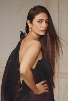 In Pics:  ਇਨ੍ਹਾਂ ਖੂਬਸੂਰਤ ਅਭਿਨੇਤਰੀਆਂ ਨੇ ਫ਼ਿਲਮਾਂ 'ਚ ਕੱਢੀਆਂ ਰੱਜ ਕੇ ਗਾਲ੍ਹਾਂ... ਲਿਸਟ ਦੇਖ ਕੇ ਰਹਿ ਜਾਵੋਗੇ ਹੈਰਾਨ