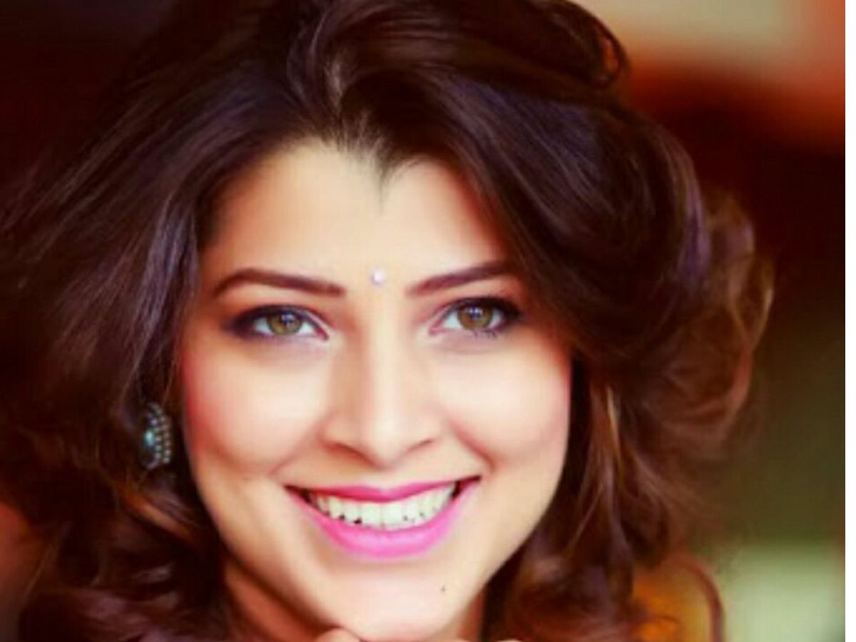 Tejaswini Pandit: படுக்கைக்கு அழைத்த வீட்டு உரிமையாளர்.. கோபத்தில் தண்ணீரை முகத்தில் ஊற்றிய நடிகை!