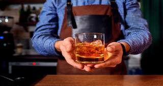 Rum Myths : ਕੀ ਕੋਸੇ ਪਾਣੀ ਨਾਲ ਰਮ ਪੀਣ ਨਾਲ ਠੀਕ ਹੁੰਦੀ ਹੈ ਖਾਂਸੀ, ਜਾਣੋ ਇਸ ਗੱਲ 'ਚ ਕਿੰਨੀ ਕੁ ਸੱਚਾਈ ?