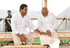 In Pics : టీటీడీ ఈవో ధర్మారెడ్డి కుటుంబాన్ని పరామర్శించిన సీఎం జగన్