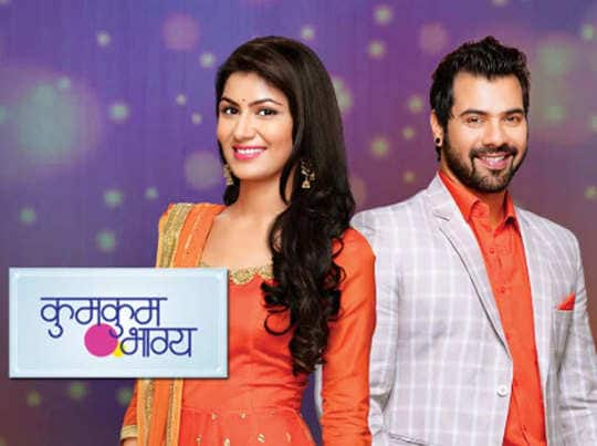 कुमकुम भाग्य – कई सालों से दर्शकों के दिलों पर राज कर रहा सीरियल ‘कुमकुम भाग्य’ भी इस लिस्ट में शामिल है. इसमें भी पहले अभी का एक्स्ट्रा मैरिटल अफेयर नजर आया था. वहीं अब रणबीर भी इसी राह पर चल रहा है.