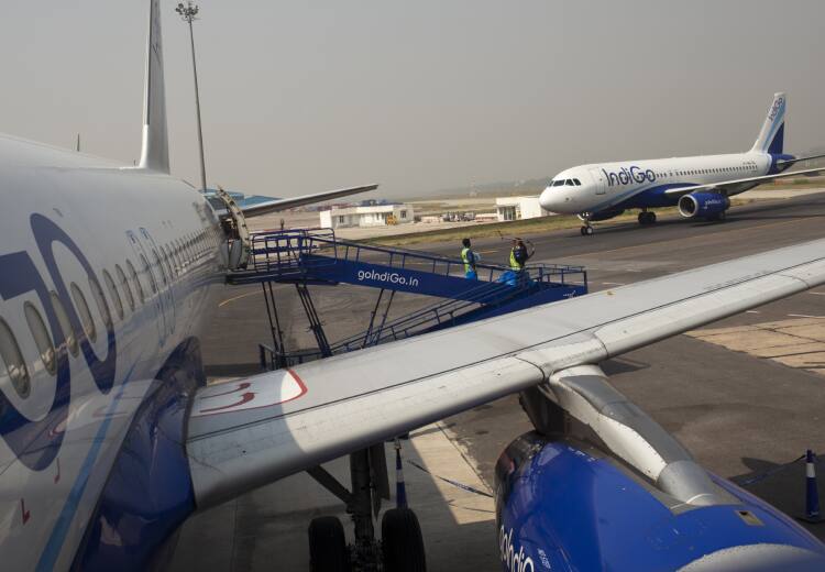 Viral VideoThe CEO of Jet Airways clashed on social media over the dispute with the air hostess in the plane Viral Video:प्लेन में एयर होस्टेस के साथ हुए विवाद को लेकर सोशल मीडिया पर भिड़ गए जेट एयरवेज के CEO, यूजर को कहा- 'आप सर समस्या का हिस्सा हैं'