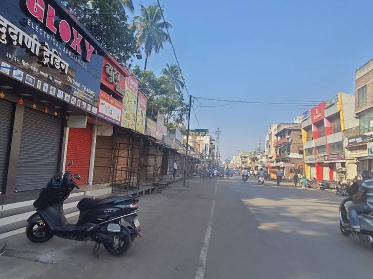 Mixed response to Sangli city bandh to protest defamation of legends Sangli Bandh : महापुरुषांच्या बदनामीच्या निषेधार्थ सांगली शहर बंदला संमिश्र प्रतिसाद; महापुरुषांच्या सन्मानार्थ सर्व पुरोगामी संघटनांनी दिली बंदची हाक