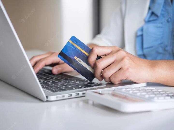 Credit Card: आपका क्रेडिट कार्ड आवेदन इन सात वजहों से रिजेक्ट हो सकता है. इसमें उम्र की सीमा से लेकर सैलरी लिमिट और अन्य वजह शामिल हैं.