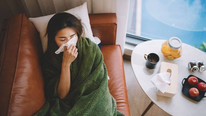 ਅਸੀਂ ਤੁਹਾਨੂੰ ਇੱਕ ਵਾਰ ਫਿਰ ਯਾਦ ਕਰਾਉਂਦੇ ਹਾਂ ਕਿ ਸਰੀਰ ਵਿੱਚ ਦਾਖਲ ਹੋਣ ਤੋਂ ਬਾਅਦ, ਕੋਰੋਨਾ ਵਾਇਰਸ ਆਪਣੀ ਗਿਣਤੀ ਨੂੰ ਤੇਜ਼ੀ ਨਾਲ ਵਧਾਉਣ ਲਈ ਆਪਣੇ ਆਪ ਦੀ ਕਾਪੀ ਬਣਾਉਣਾ ਸ਼ੁਰੂ ਕਰ ਦਿੰਦਾ ਹੈ।