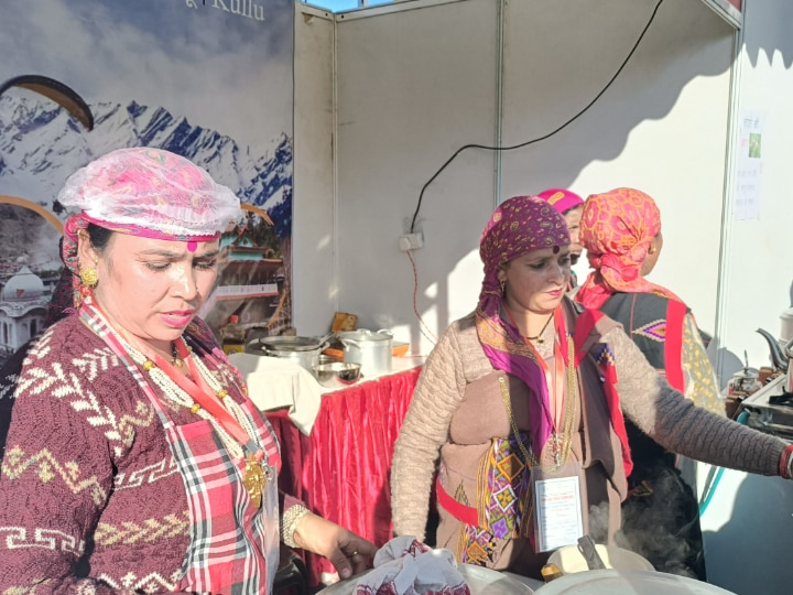 Shimla Food Festival: शिमला में पारंपरिक भोजन और पोशाक का समावेश, रिज मैदान पर दिख रही पूरे हिमाचल की झलक