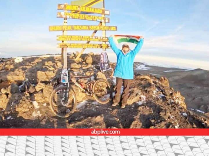 World record of climbing Africas highest mountain peak Mount Kilimanjaro by bicycle in 3 days by preeti negi साइकिल से 19341 फीट ऊंचे पहाड़ पर जा चढ़ी भारत की बेटी! पाकिस्तान की समर को पछाड़ बनाया नया विश्व रिकॉर्ड
