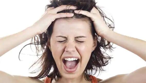 धावपळीच्या जीवनात चिडचिडेपणाची समस्या आजकाल बहुतेक लोकांमध्ये दिसून येत आहे, अशा परिस्थितीत कस्टर्ड सफरचंदाच्या सेवनाने यापासून सुटका मिळू शकते, कारण ते जीवनसत्व बी कॉम्प्लेक्सचे स्त्रोत आहे. मेंदूला शीतलता, चिडचिडेपणापासून संरक्षण करते. निराशा दूर करते.