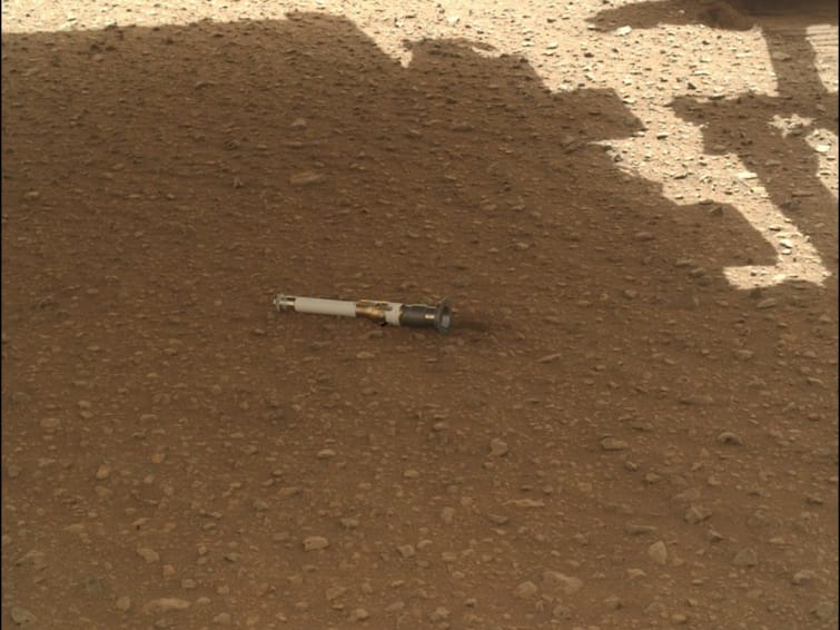 NASA MARS Perseverance Rover Capture This on Martian Surface, check details Perseverance Rover:  మార్స్ మీద మనుషులు బతికే అవకాశం ఉందా, మిస్టరీని ఛేదించనున్న ఆ శాంపిల్