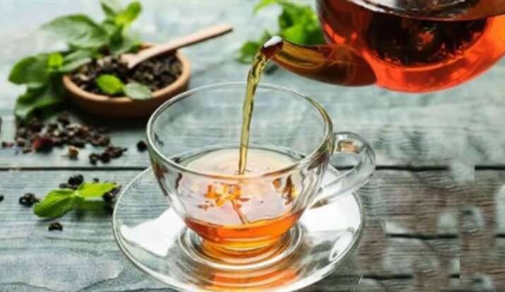 ਤੁਲਸੀ-ਅਦਰਕ-ਕਾਲੀ ਮਿਰਚ-ਗੁੜ ਮਿਲਾ ਕੇ ਚਾਹ ਤਿਆਰ ਕਰੋ ਅਤੇ ਦਿਨ 'ਚ ਇਕ ਵਾਰ ਇਸ ਦਾ ਸੇਵਨ ਕਰੋ। ਇਸ ਨਾਲ ਪਾਚਨ ਸ਼ਕਤੀ ਅਤੇ ਰੋਗ ਪ੍ਰਤੀਰੋਧਕ ਸ਼ਕਤੀ ਦੋਨਾਂ ਵਿੱਚ ਸੁਧਾਰ ਹੁੰਦਾ ਹੈ।