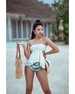 Amala Paul Pics: ये खूबसूरत बाला हैं अजय देवगन की फिल्म ‘भोला’ की हीरोइन, साउथ के सुपरस्टार के साथ कर चुकी हैं काम
