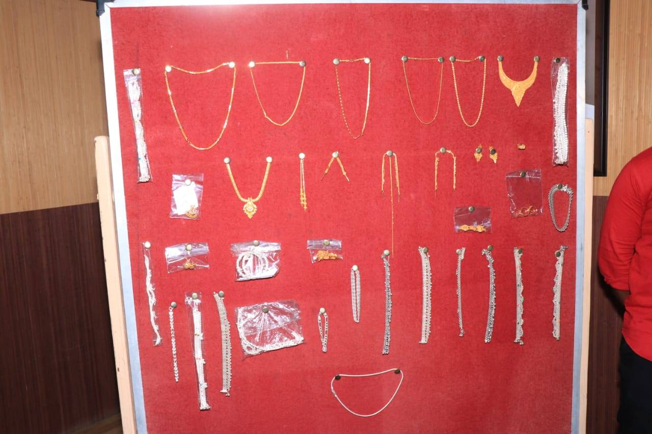 Chittoor Crime : పొలాల వద్ద ఇళ్లే టార్గెట్, చోరీలు చేసి మారుమూల గ్రామాల్లో మకాం!