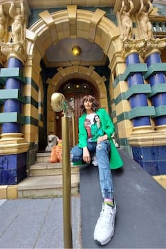 బొమ్మల డ్రెస్‌లో అందాల భామ అదా శర్మ - భలే ముద్దుగా ఉందే!