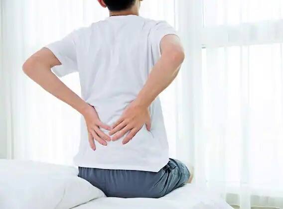 हिवाळ्यात अनेकदा सांधेदुखीचा त्रास होतो, अशा परिस्थितीत सीताफळ खाल्ल्याने आराम मिळतो, कारण त्यात असलेले पोषक तत्व जळजळ दूर करतात आणि हाडांच्या दुखण्यापासून आराम देतात.