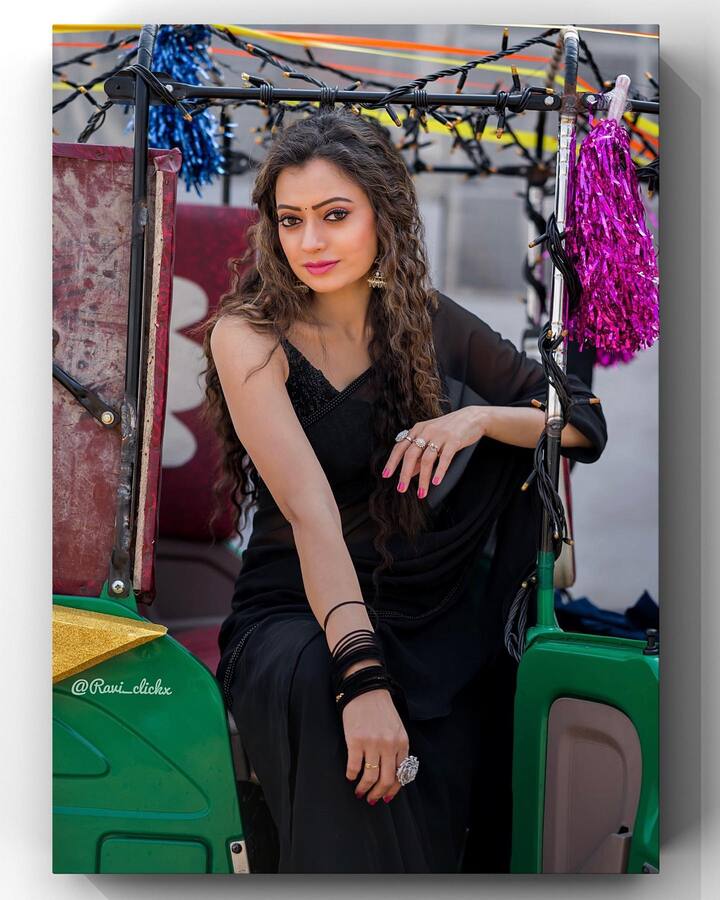 సోషల్ మీడియాలో బాగా యాక్టివ్ గా ఉంటుంది.Photo Credit: Sowmya Rao/Instagram