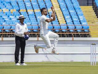 Jaydev Unadkat: 12 ஆண்டுகள் கழித்து டெஸ்டில் முதல் விக்கெட்.. புதிய வரலாறு படைத்த ஜெய்தேவ் உனத்கட்..!