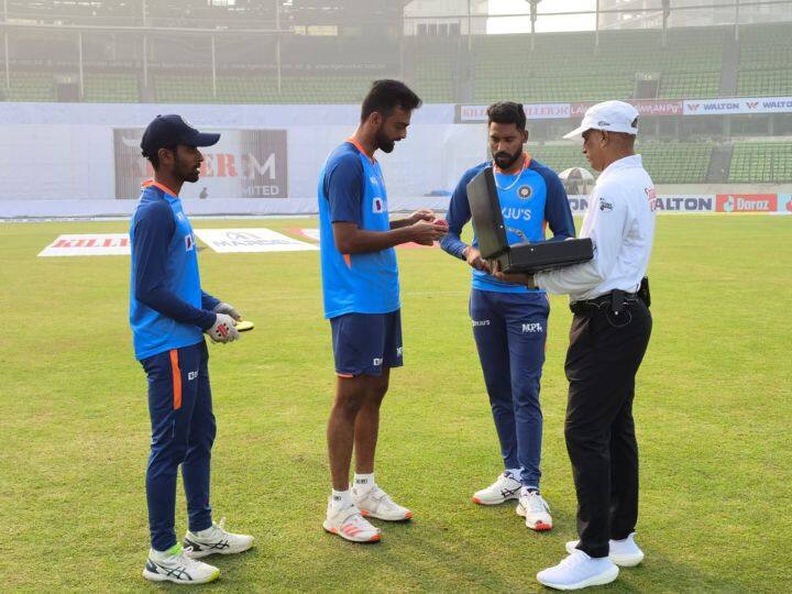 भारताचा वेगवान गोलंदाज जयदेव उनाडकट याला 12 वर्षानंतर कसोटी संघात आज स्थान मिळालं,