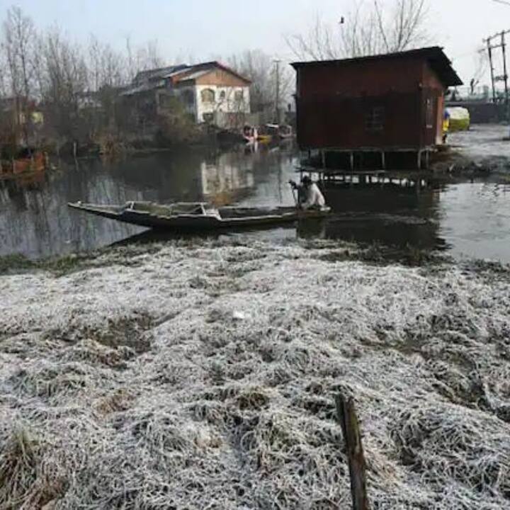উত্তর কাশ্মীরের কুপওয়াড়ায় তাপমাত্রা ছিল মাইনাস ৪.৪ ডিগ্রি সেলসিয়াস।