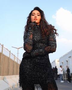 Nora Fatehi Photos: नोरा फतेहीचे हे फोटो पाहून चाहत्यांना घाम फुटला, डीप नेक ड्रेसने उडवले होश!