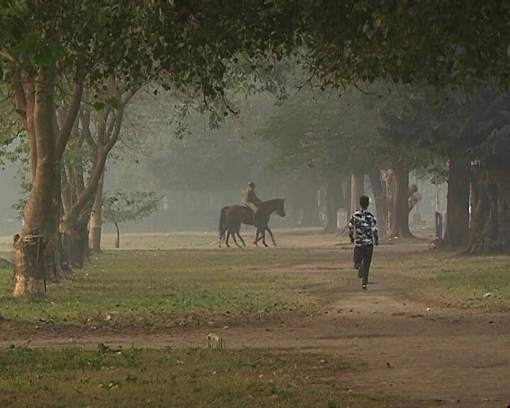 আগামী ৪৮ ঘণ্টায় ঘন কুয়াশা উত্তরবঙ্গের মালদা ও দুই দিনাজপুরে। হালকা মাঝারি কুয়াশা থাকবে উত্তরবঙ্গের অন্যান্য জেলাতে।