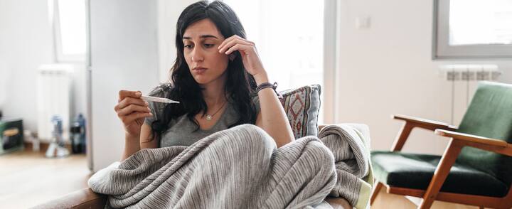 ਕੋਰੋਨਾ ਇੱਕ ਵਾਰ ਫਿਰ ਵਧਣਾ ਸ਼ੁਰੂ ਹੋ ਗਿਆ ਹੈ। ਸਭ ਤੋਂ ਵੱਡੀ ਸਮੱਸਿਆ ਇਹ ਹੈ ਕਿ ਸਰਦੀਆਂ ਦੇ ਮੌਸਮ ਵਿੱਚ ਖੰਘ-ਜ਼ੁਕਾਮ-ਬੁਖਾਰ ਵਰਗੀਆਂ ਸਮੱਸਿਆਵਾਂ ਹੁੰਦੀਆਂ ਹਨ, ਅਜਿਹੇ ਵਿੱਚ ਲੋਕ ਕੋਵਿਡ ਨੂੰ ਵੀ ਨਜ਼ਰਅੰਦਾਜ਼ ਕਰ ਰਹੇ ਹਨ।