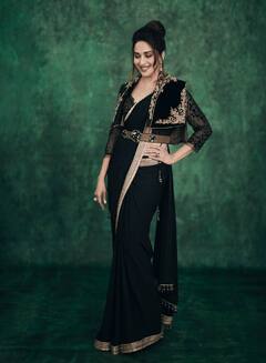 साड़ी लवर हैं धक-धक गर्ल माधुरी, खास ऑकेजन के लिए आप भी इनके कलेक्शन से ले सकती हैं इंस्पिरेशन