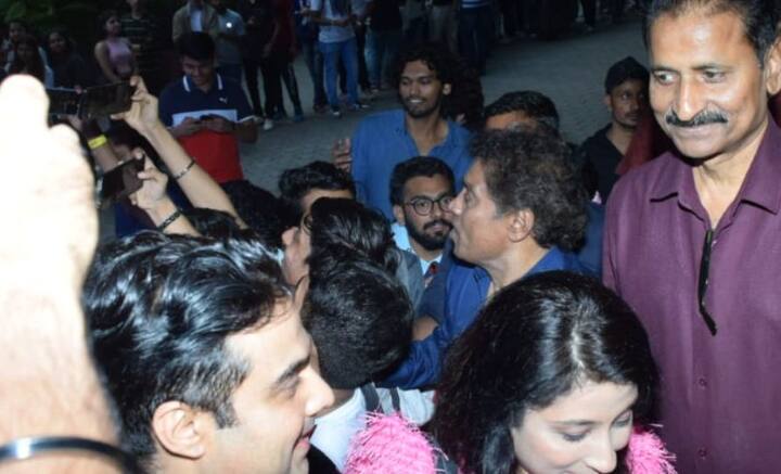 আদ্যোপান্ত রোহিত শেট্টির বাণিজ্যিক ছবি 'সার্কাস'। তবে এই ছবি দর্শকদের হলমুখী করবে বলে আশা বলিউডের।