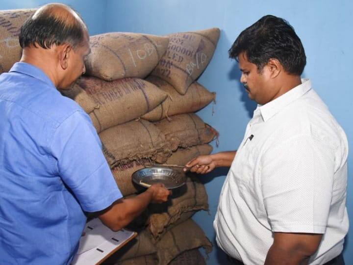 கரூரில் நியாய விலை கடைகளை ஆய்வு செய்த மாவட்ட ஆட்சியர்