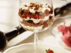 एक बार जरूर ट्राई करें फल और दही से बनी टेस्टी आईस्क्रीम, एक बार चखने के बाद बार-बार खाने का करेगा मन