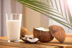 Coconut Milk Benefits : தேங்காய் பாலில் உள்ள நன்மைகள் !