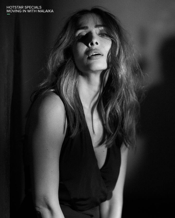 मलायका या शो साठी नेहमीच नवनवे लूक करत असते. (फोटो सौजन्य :malaikaaroraofficial/इंस्टाग्राम )