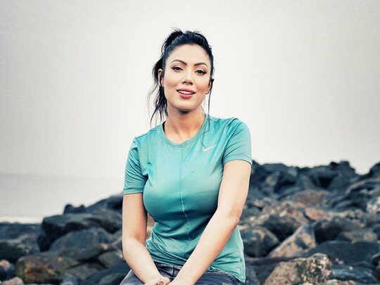 मुनमुन दत्ता – ‘तारक मेहता’ फेम एक्ट्रेस मुनमुन इस साल एक बड़े विवाद का हिस्सा बनी थी. दरअसल एक्ट्रेस ने एक इंटरव्यू दिया था जिसमें वो अपने मेकअप हैक के बारे में बात कर रही थीं. इसी बीच उन्होंने एक ऐसे शब्द का इस्तेमाल किया, जिसने खूब बवाल मचाया और उसी को लेकर एक्ट्रेस के खिलाफ मामला दर्ज किया गया. उनपर आरोप लगा था कि, उन्होंने जातिसूचक गाली देकर लोगों की भावनाओं को ठेस पहुंचाई है. हालांकि एक्ट्रेस ने बाद में इसपर माफी मांग ली थी.