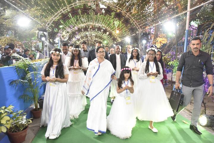 এদিনই অ্যালেন পার্কে ক্রিসমাস ফেস্টিভ্যালের সূচনা করেন মুখ্যমন্ত্রী। বার্তা দেন, শান্তি ও সম্প্রীতির।
