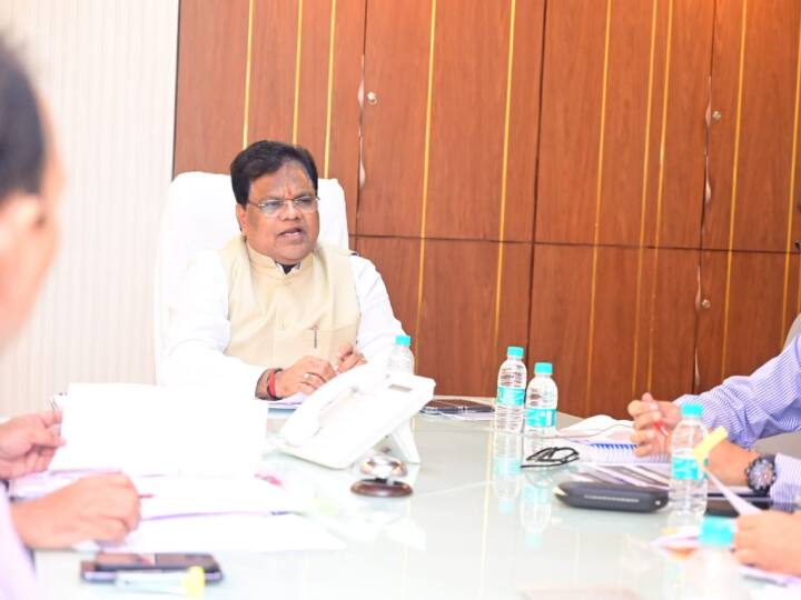 Maharashtra Coronavirus: महाराष्ट्र में कोरोना को लेकर कैसे हैं हालात, स्वास्थ्य मंत्री तानाजी सावंत ने कही ये बात Maharashtra Health Minister Tanaji Sawant said random thermal screening at airports There are 132 positive patients Maharashtra Coronavirus: महाराष्ट्र में कोरोना को लेकर कैसे हैं हालात, स्वास्थ्य मंत्री तानाजी सावंत ने कही ये बात