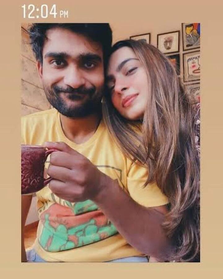 Popular singer Prateek Kuhad announced his break-up with longtime girlfriend Niharika Thakur.